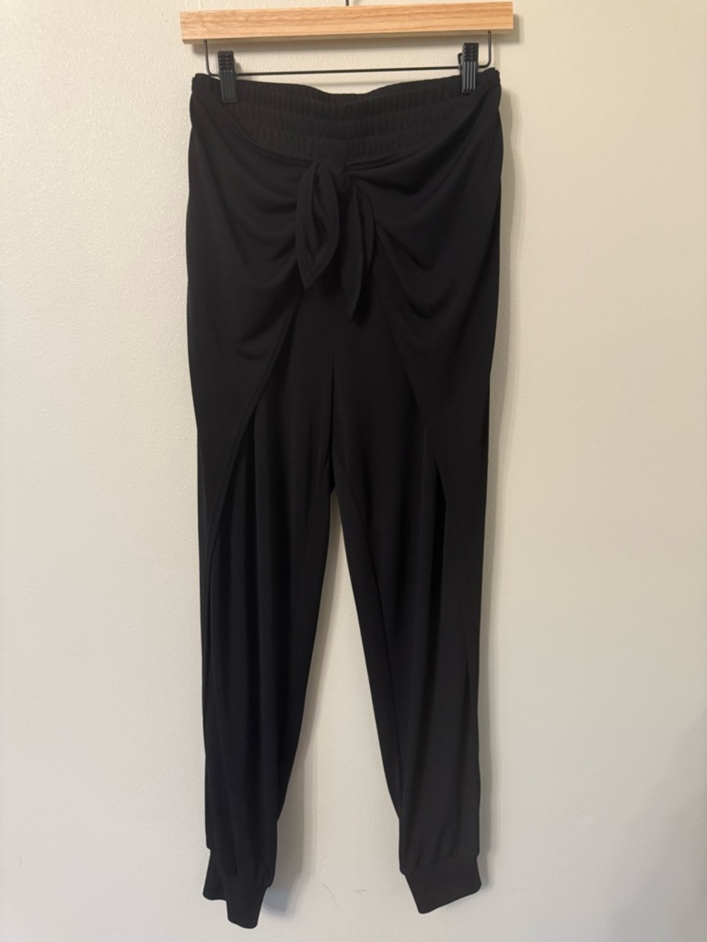 Cinq à Sept Gizele Matte Jersey Tie Front Jogger Pants Black Size M - Picture 3 of 7